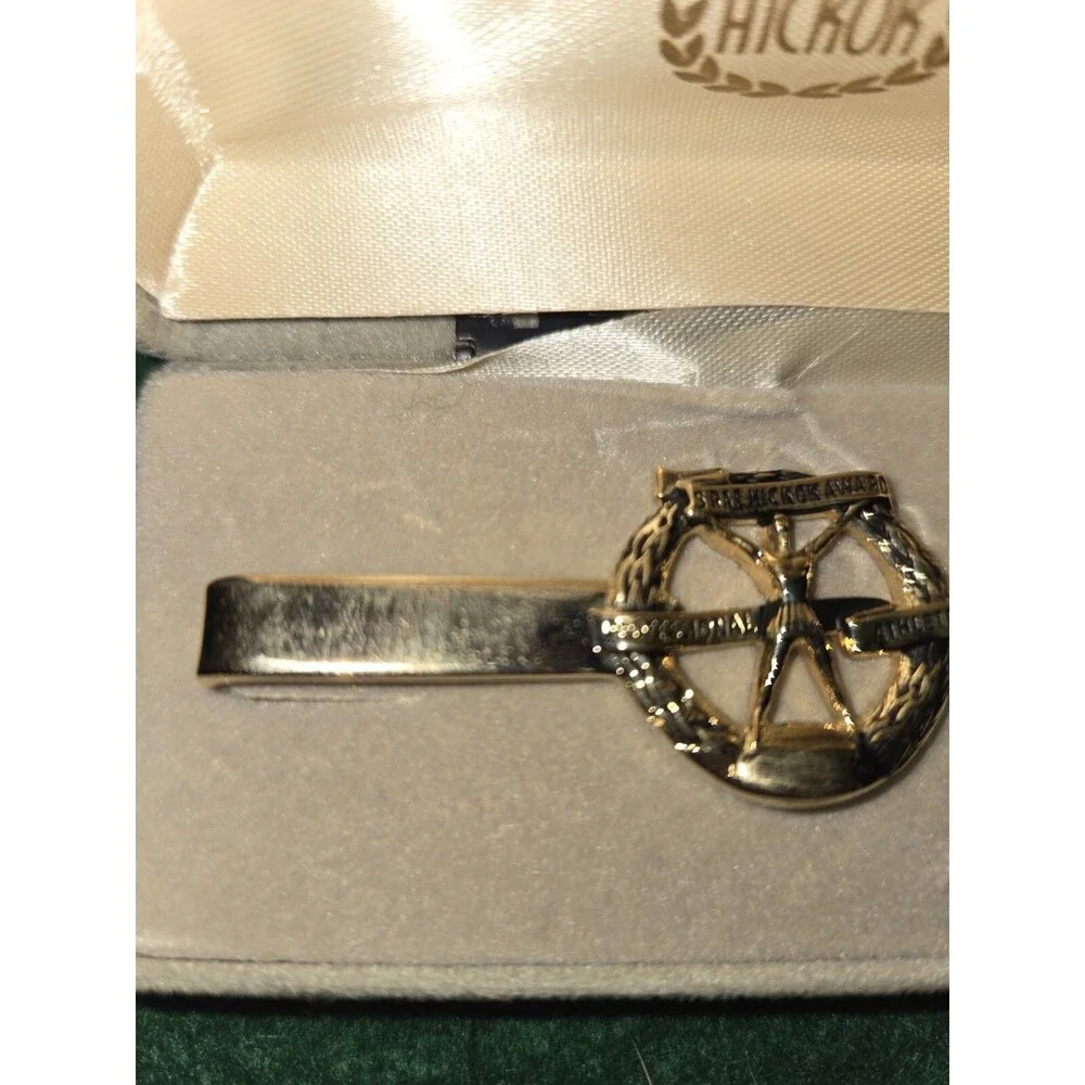 Vtg. S. Rae Hickok Award Professional Athlete Tie Clasp USA (B-1)